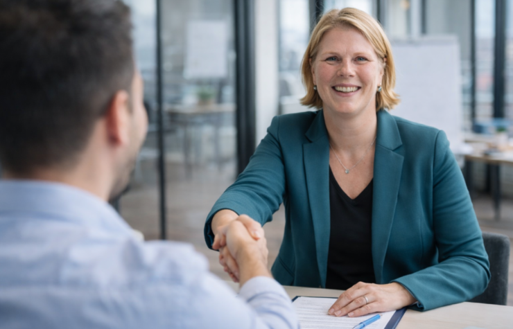 Martine handshake 4-2